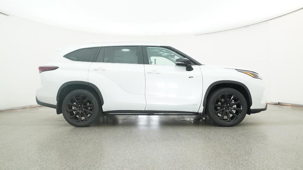 2025 Toyota Highlander Hybrid XLE photo 11
