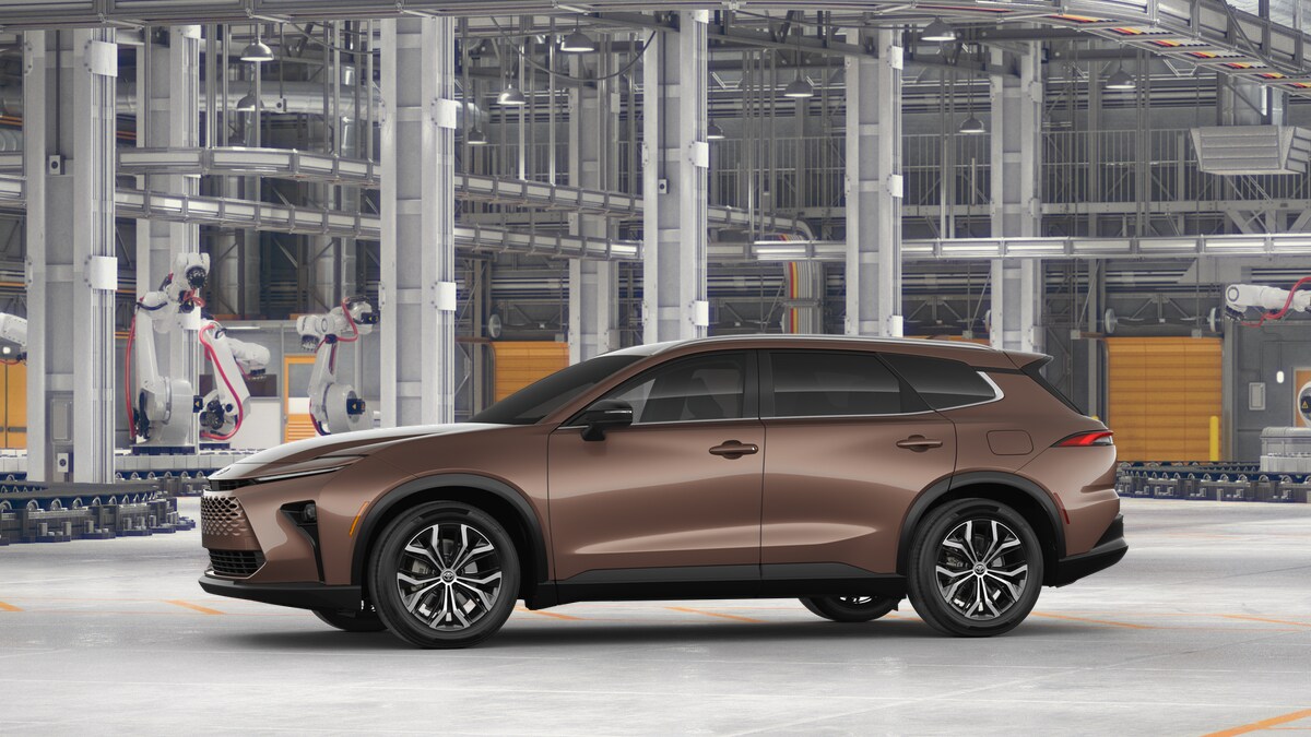 2025 Toyota Crown Signia XLE photo 3