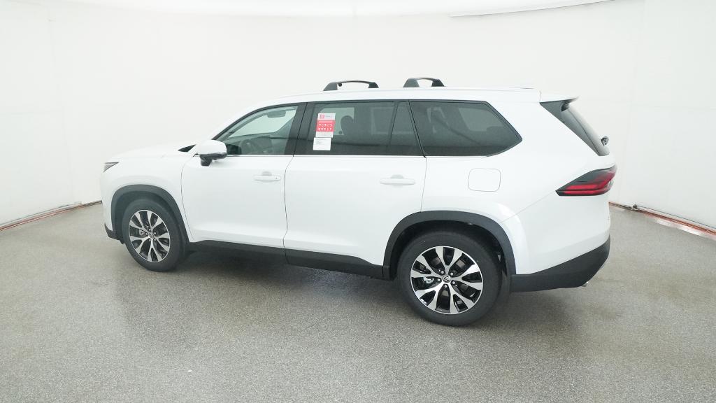2026 Toyota Highlander Hybrid Limited photo 4