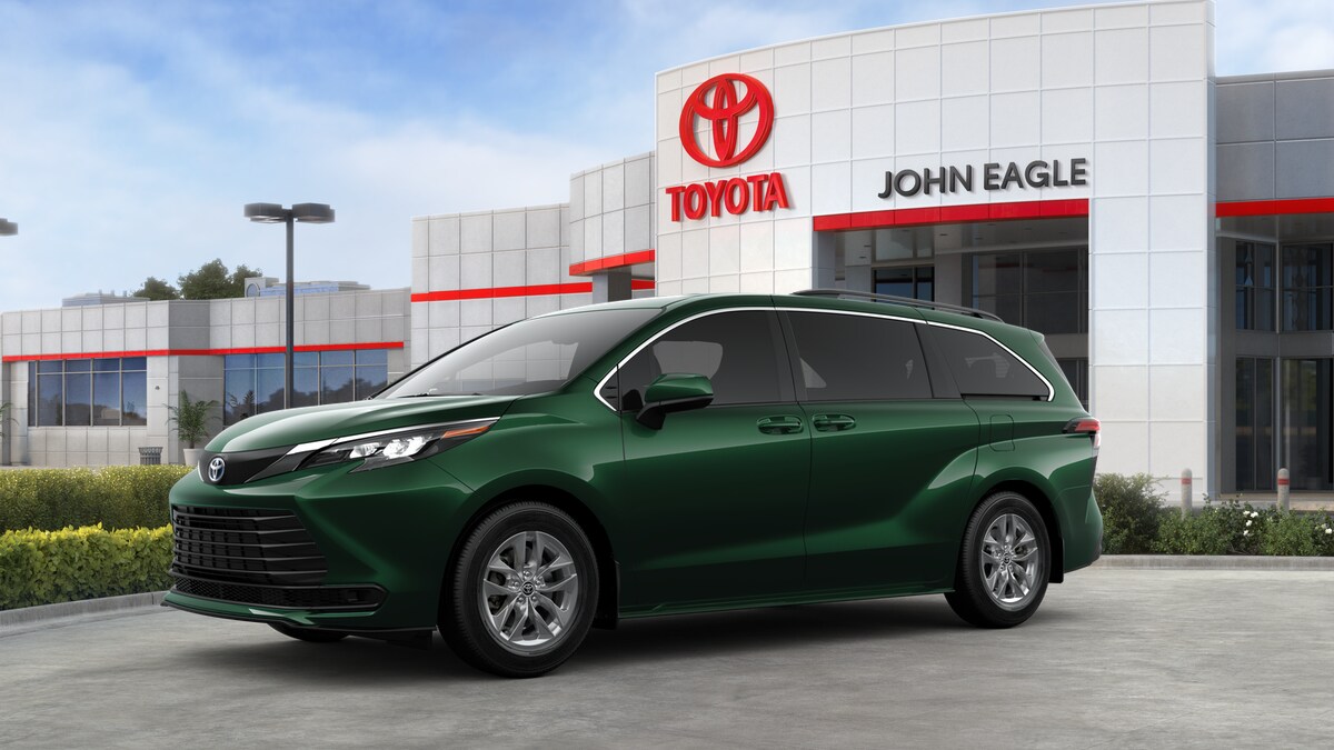 2025 Toyota Sienna LE photo 2