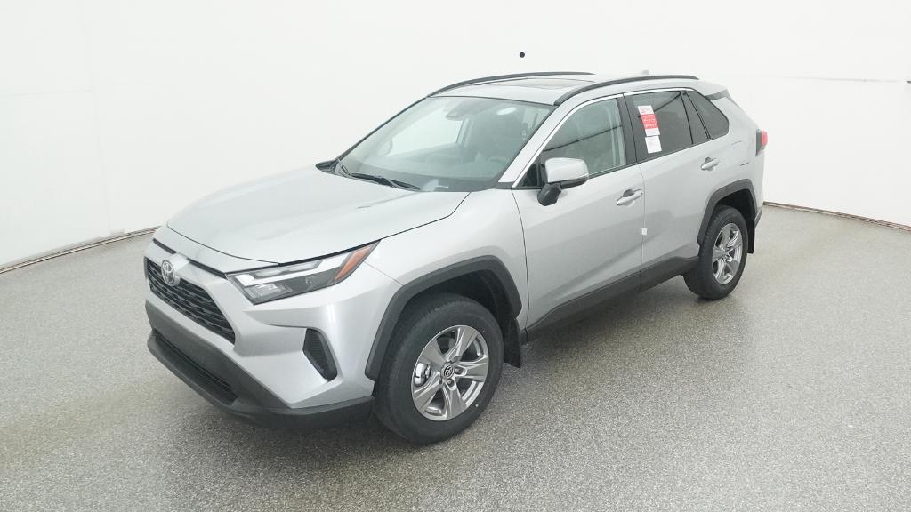 2025 Toyota RAV4 XLE's photo