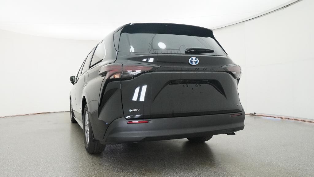 New 2025 Toyota Sienna LE 8 PASSENGER