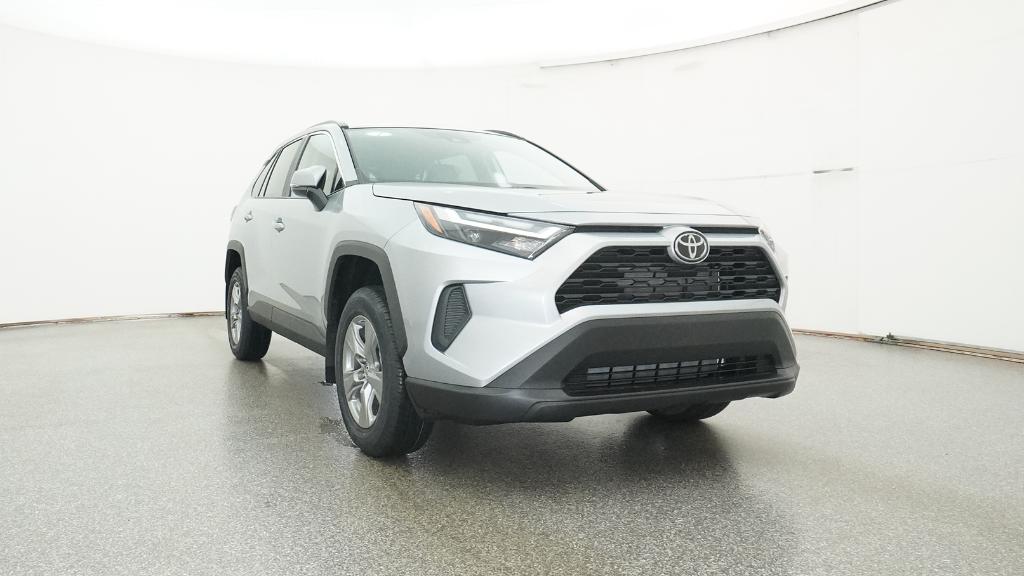 2025 Toyota RAV4 XLE photo 4