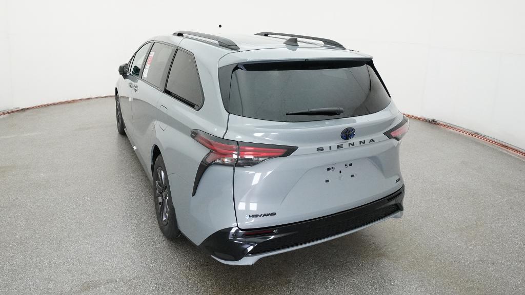 2025 Toyota Sienna XSE photo 4