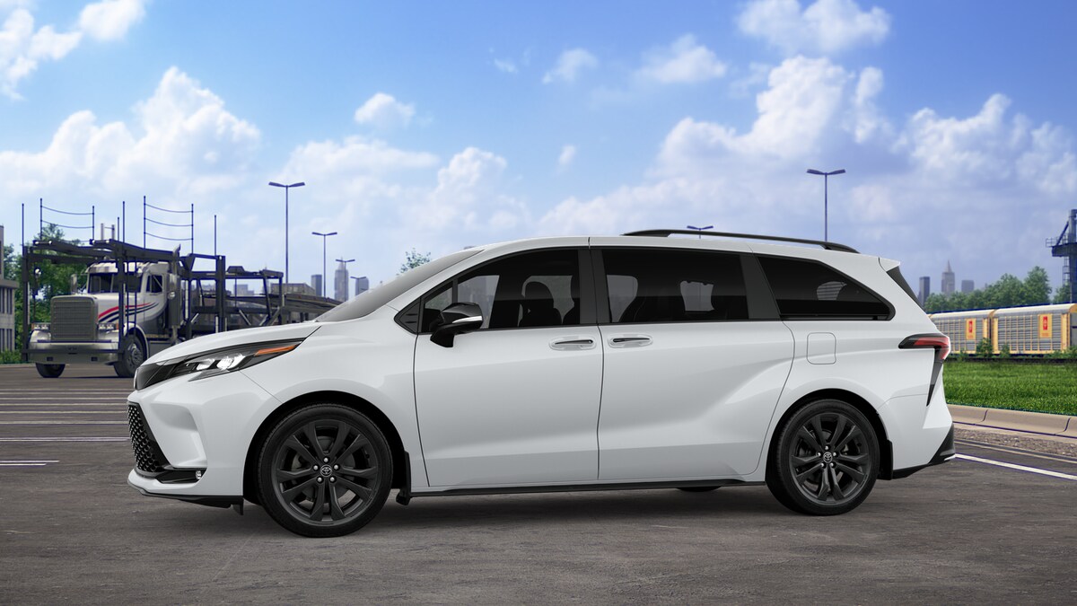 2026 Toyota Sienna XSE photo 3