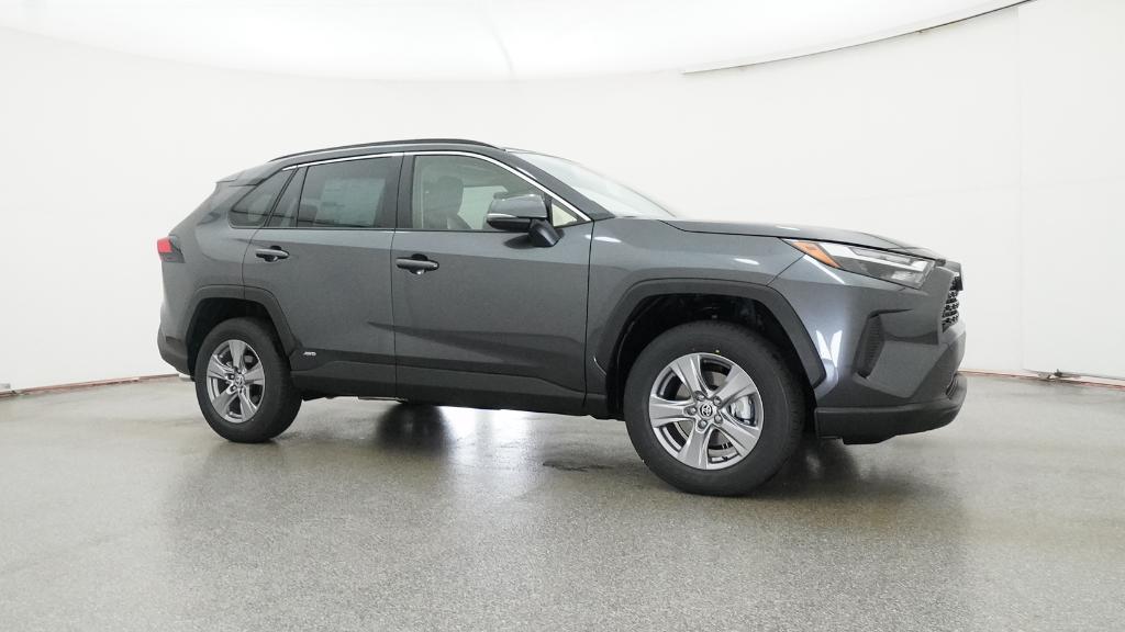 2025 Toyota RAV4 Hybrid XLE photo 2