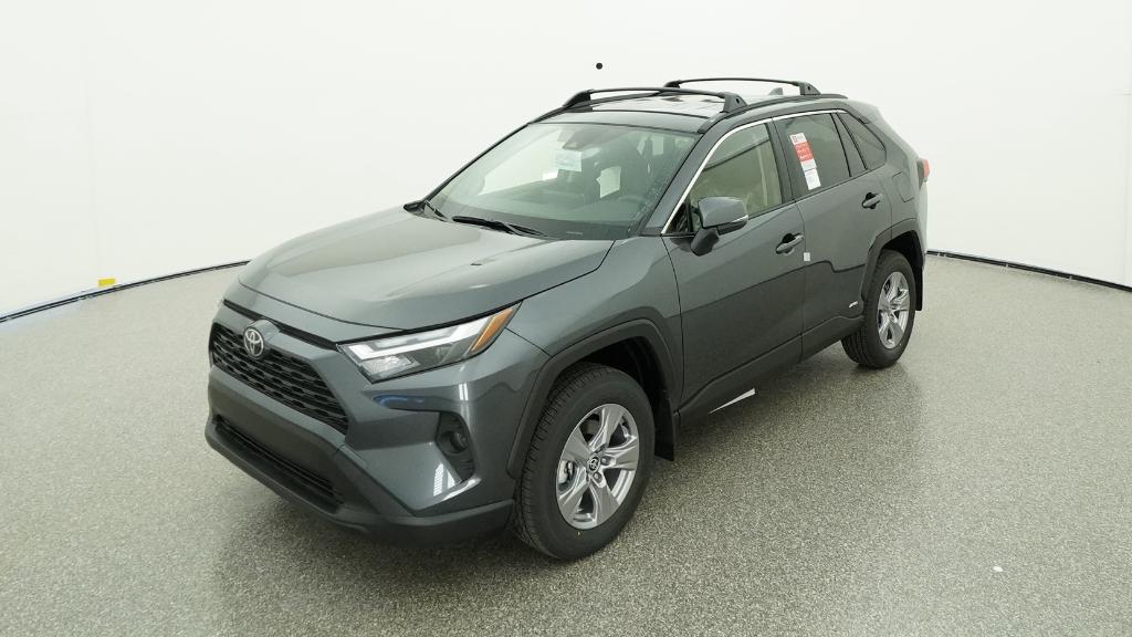 2025 Toyota RAV4 XLE's photo
