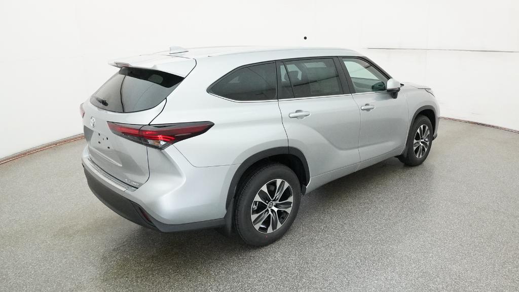 2025 Toyota Highlander XLE photo 4
