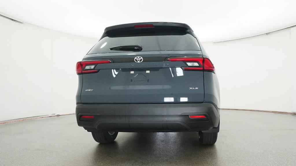 2026 Toyota Highlander Hybrid XLE photo 3
