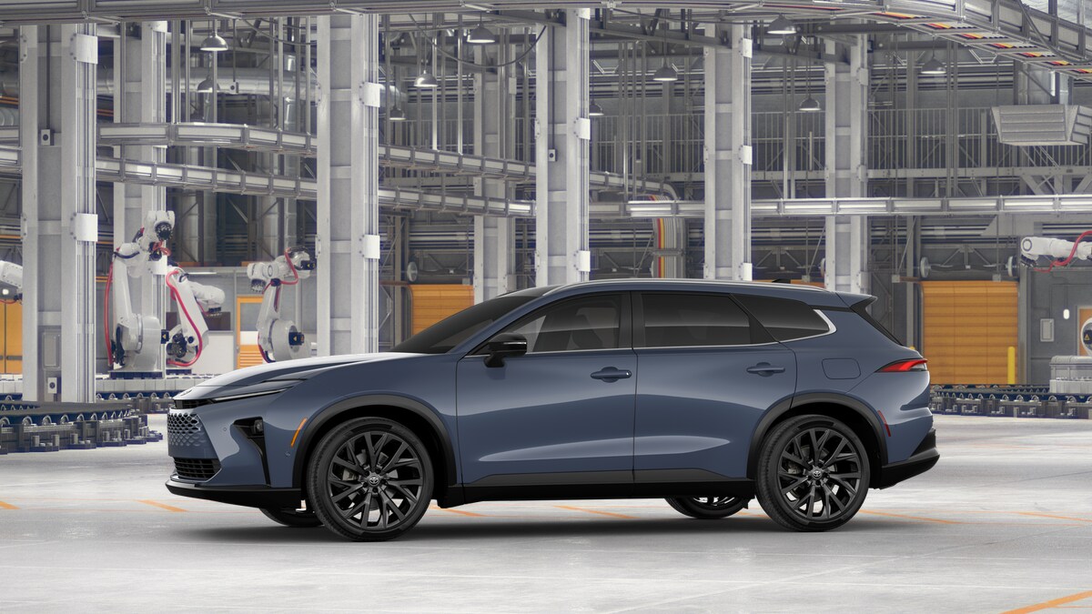 2025 Toyota Crown Signia Limited photo 2