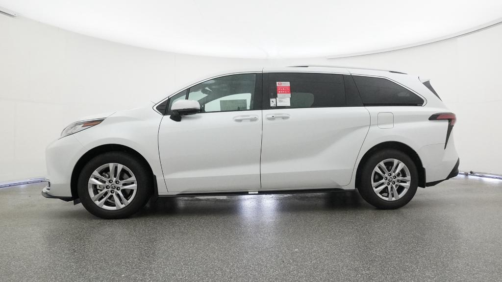 2025 Toyota Sienna Limited photo 3