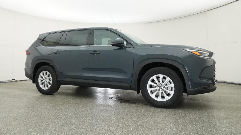 2026 Toyota Highlander XLE Hybrid photo 4