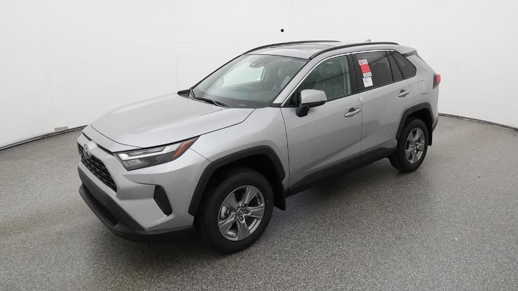 2025 Toyota RAV4 XLE's photo
