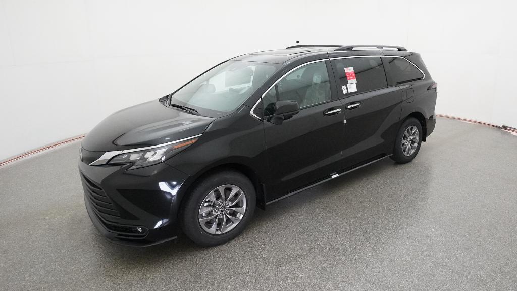 2026 Toyota Sienna XLE's photo