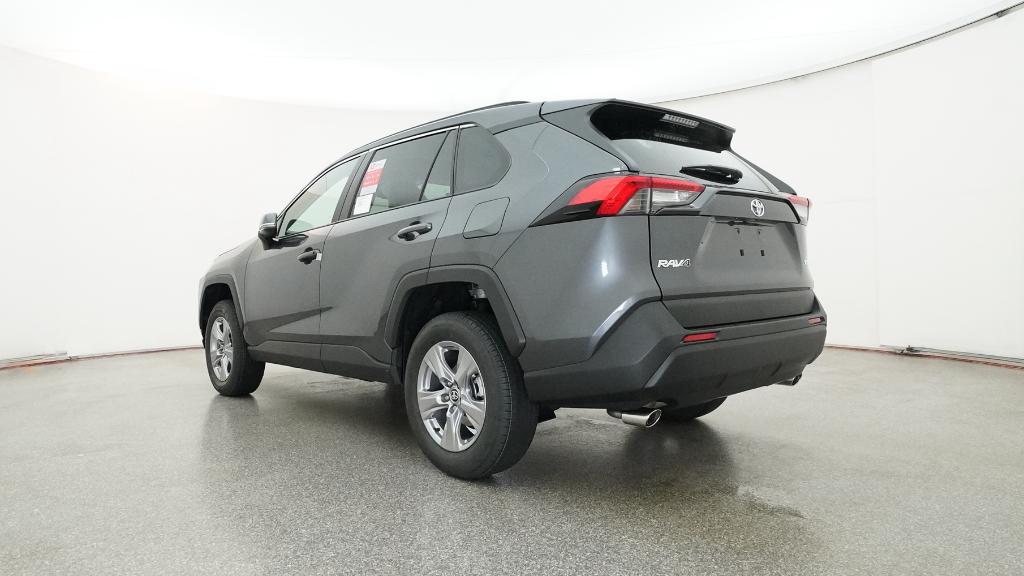 2025 Toyota RAV4 XLE photo 4
