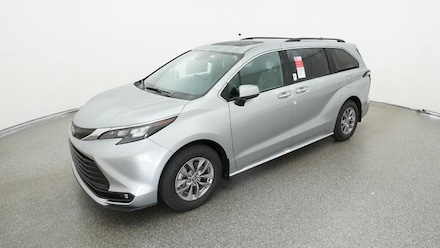 2025 Toyota Sienna XLE 8 PASSENGER