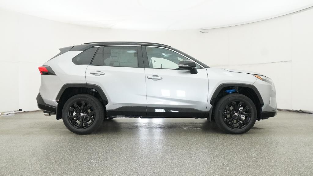 2025 Toyota RAV4 Hybrid XSE photo 2