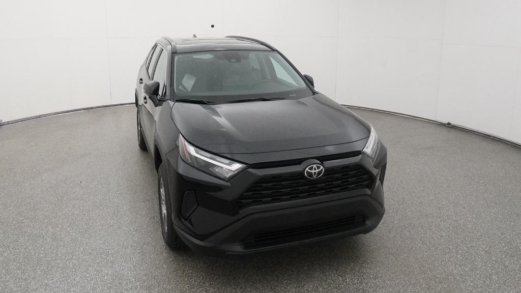 2025 Toyota RAV4 XLE photo 3