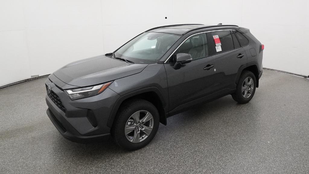 2025 Toyota RAV4 XLE's photo