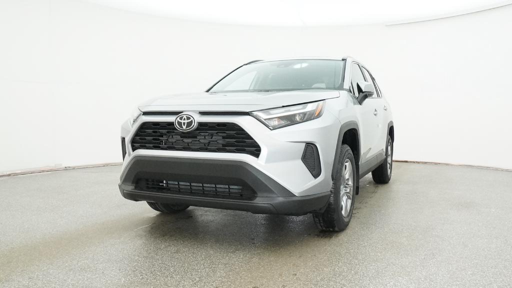 2025 Toyota RAV4 XLE photo 3