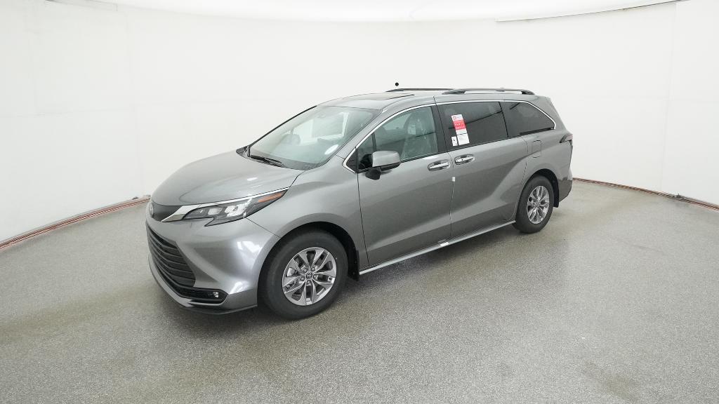 2026 Toyota Sienna XLE's photo