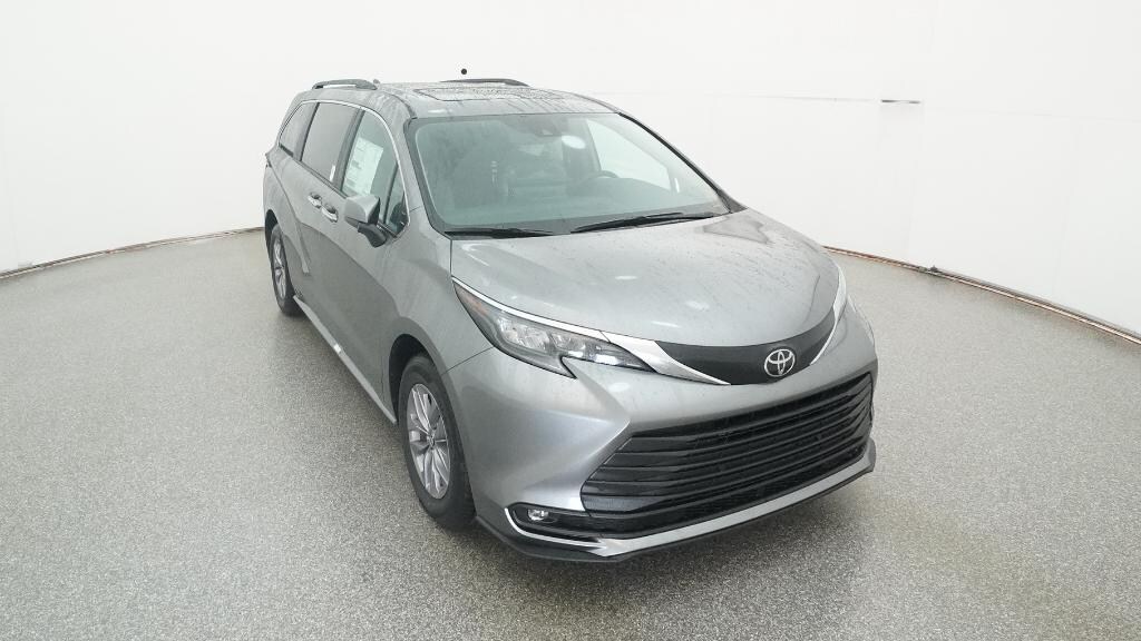 New 2026 Toyota Sienna XLE 8 PASSENGER