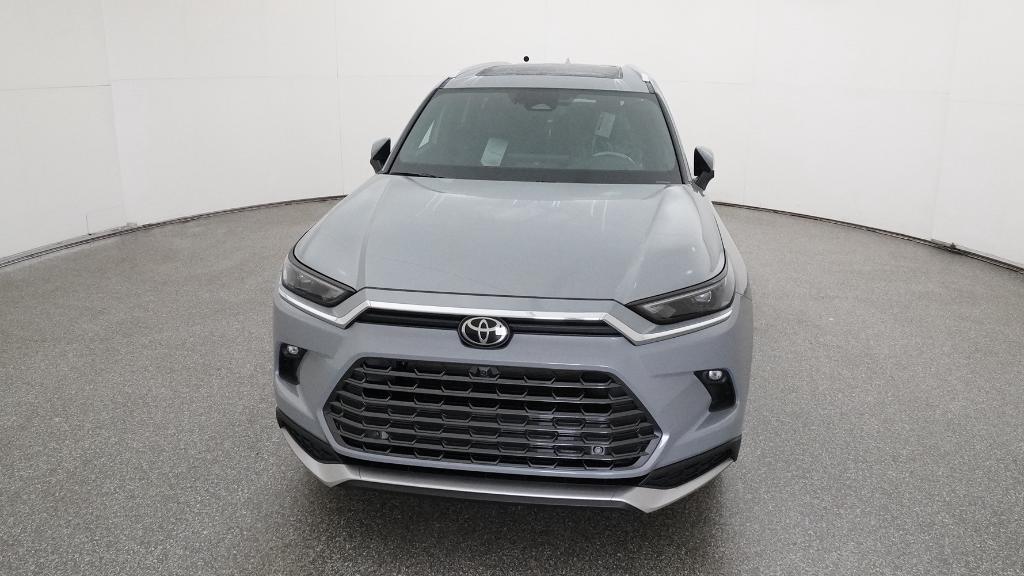 2026 Toyota Highlander Hybrid Platinum photo 2