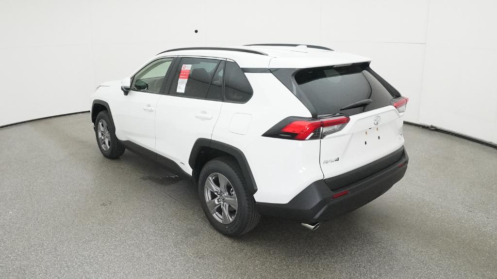 2025 Toyota RAV4 Hybrid XLE photo 4