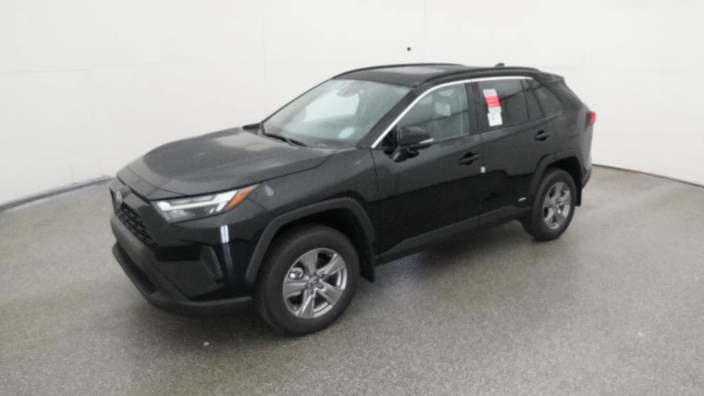 2025 Toyota RAV4 XLE's photo