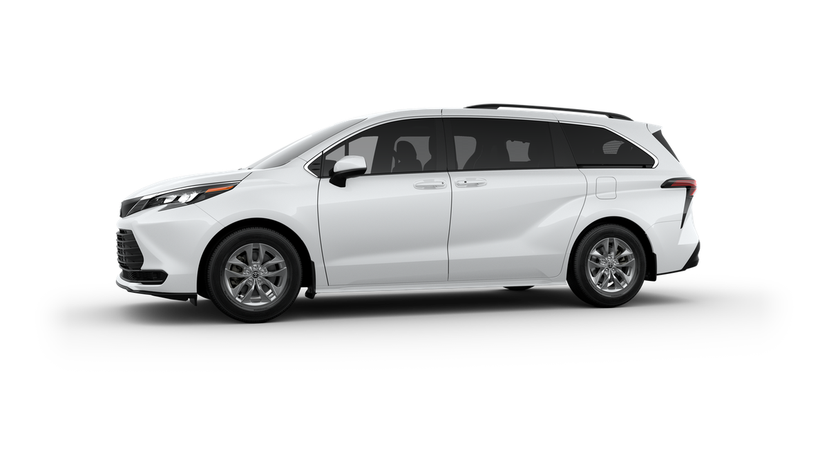2025 Toyota Sienna LE photo 4