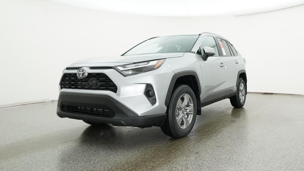 2025 Toyota RAV4 Hybrid XLE photo 4