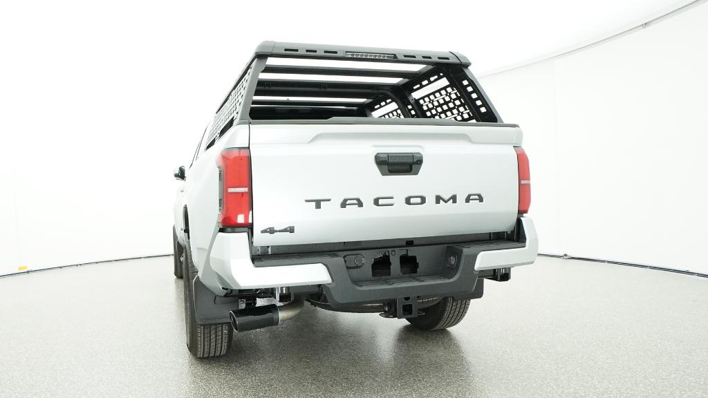 2025 Toyota Tacoma SR5 - Photo 16