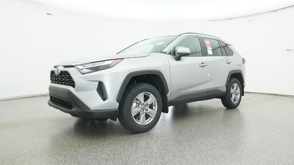 2025 Toyota RAV4 XLE photo 3