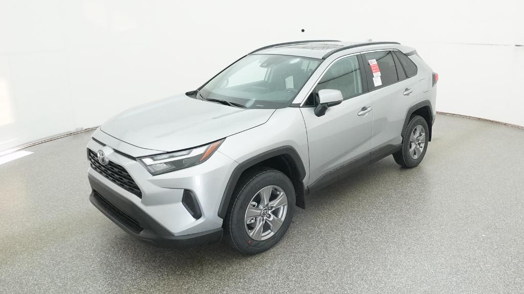 2025 Toyota RAV4 XLE's photo