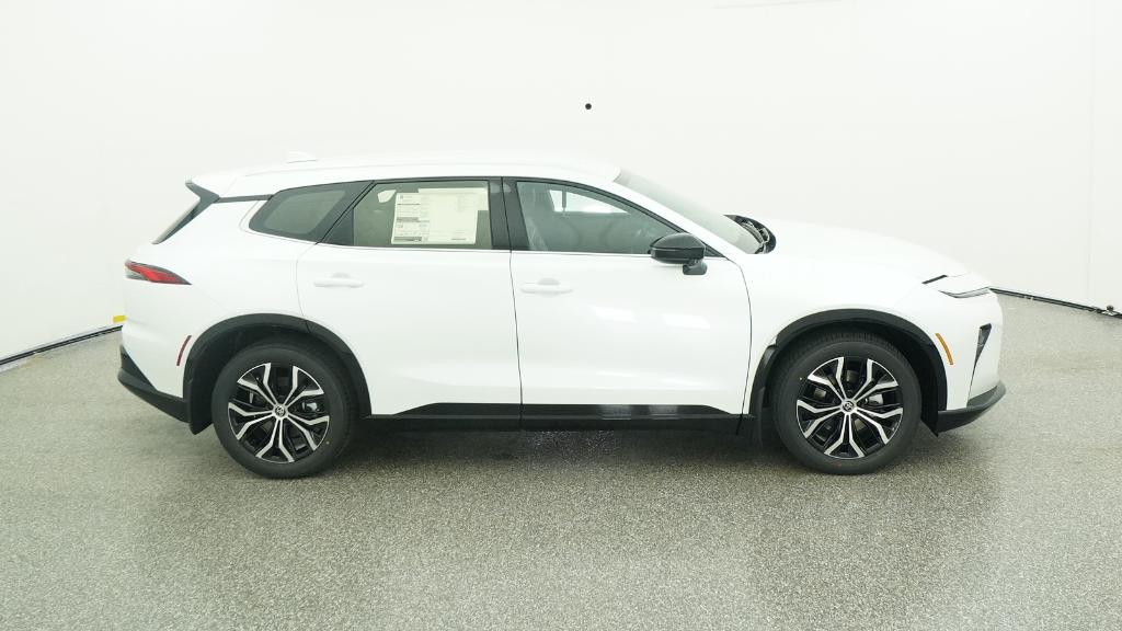 2025 Toyota Crown Signia XLE photo 4