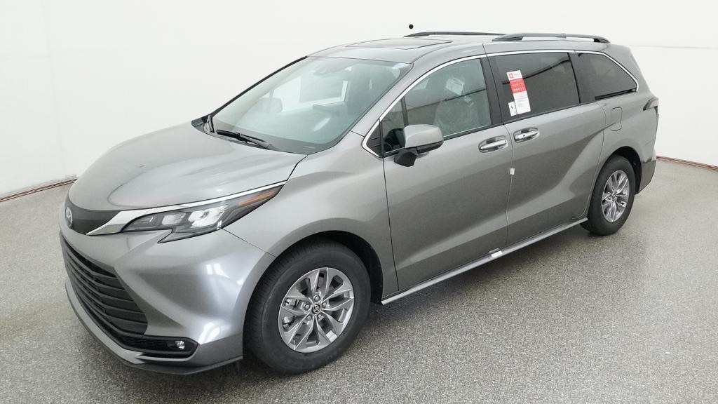 New 2026 Toyota Sienna XLE 8 PASSENGER