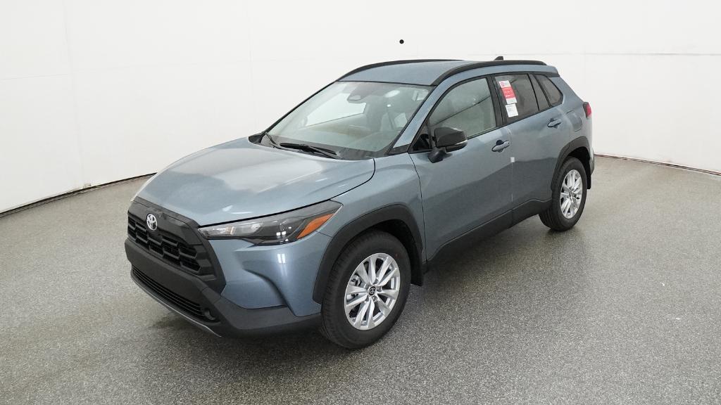 2026 Toyota Corolla Cross LE's photo