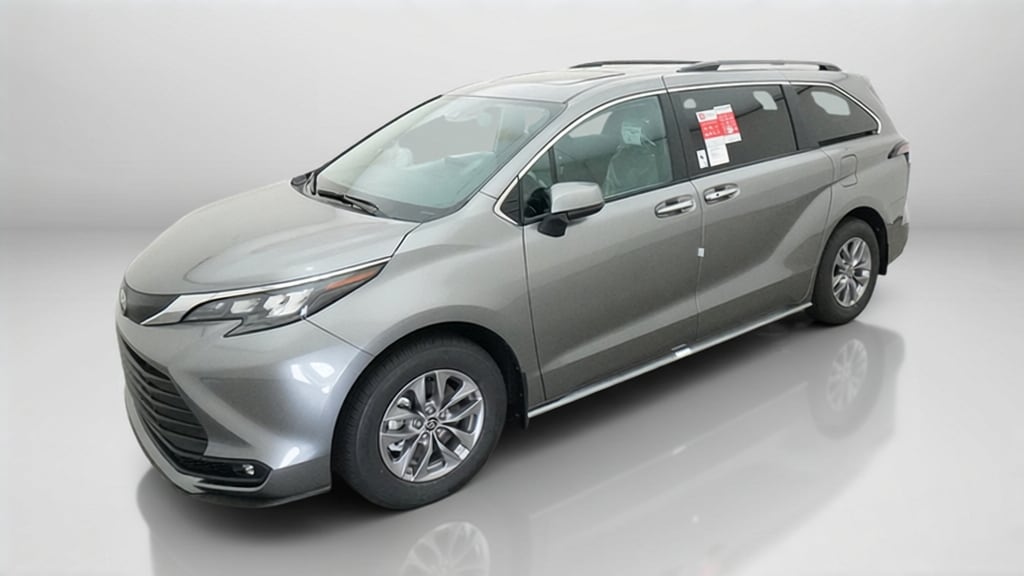 2026 Toyota Sienna 8 PASSENGER 