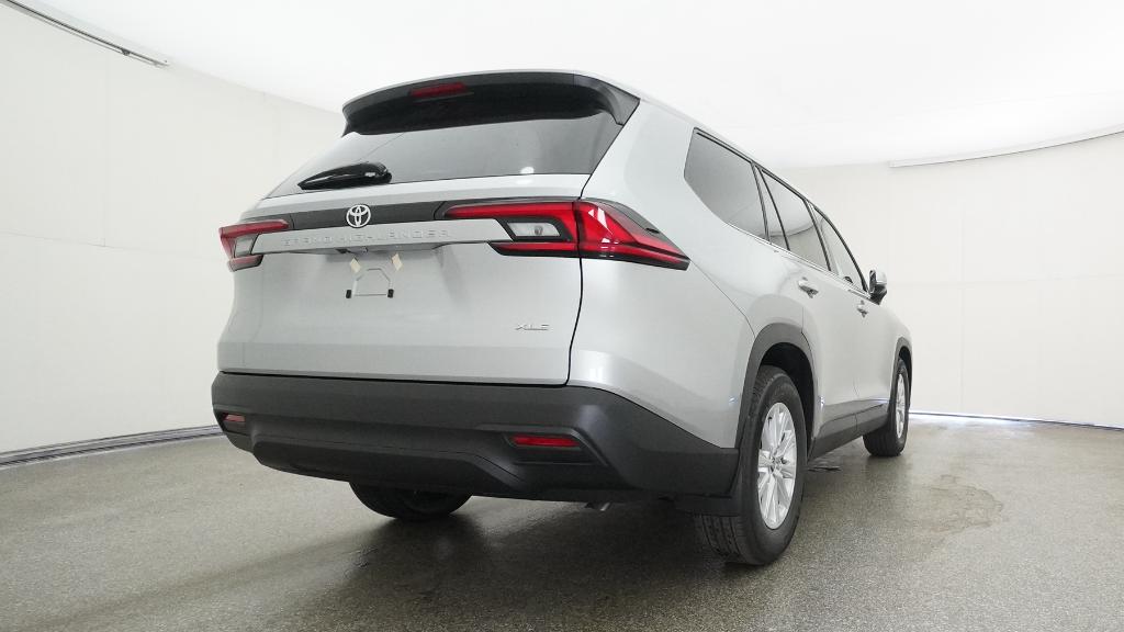 2026 Toyota Grand Highlander XLE photo 2