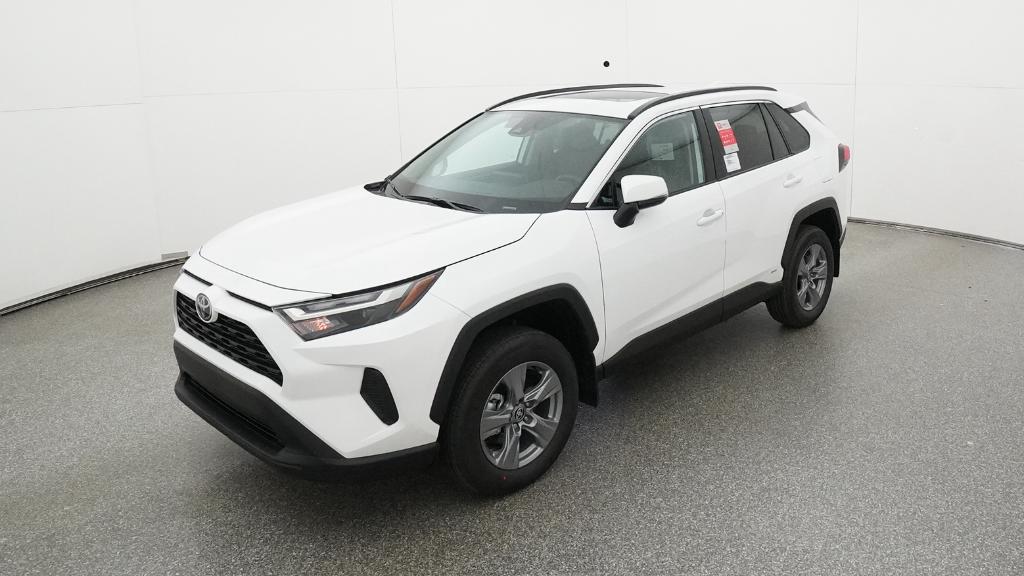 2025 Toyota RAV4 XLE's photo