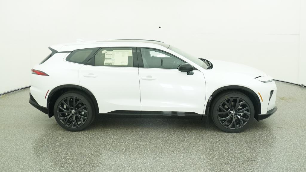 2025 Toyota Crown Signia Limited photo 2