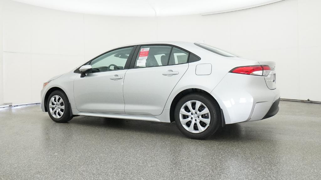 2026 Toyota Corolla LE photo 3