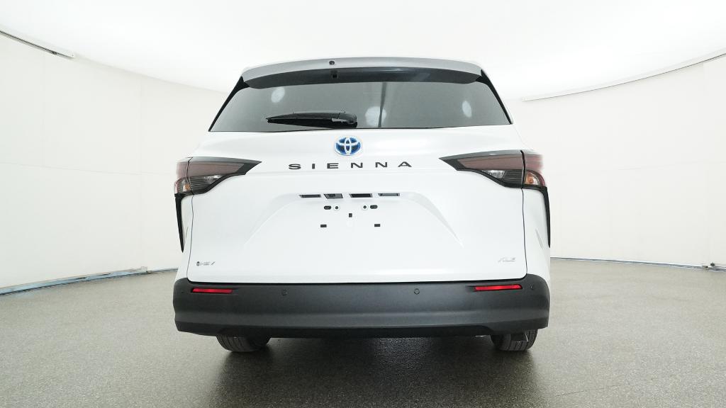 2025 Toyota Sienna XLE photo 2