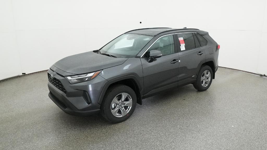 2025 Toyota RAV4 XLE's photo