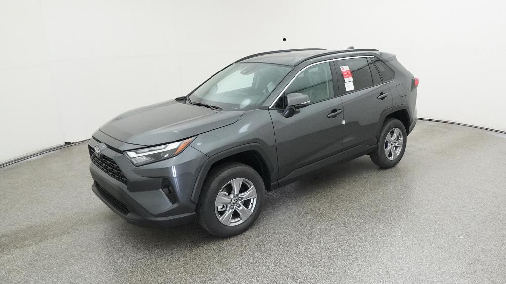 2025 Toyota RAV4 XLE photo 3