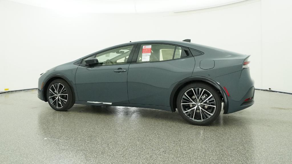 2026 Toyota Prius XLE photo 3