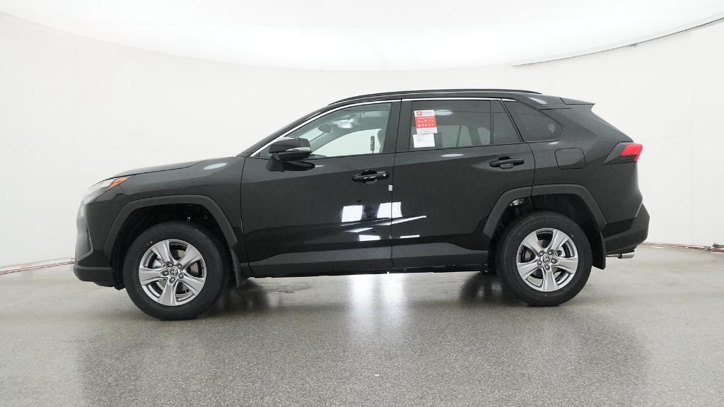 2025 Toyota RAV4 XLE photo 4