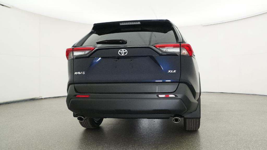 2025 Toyota RAV4 XLE photo 4