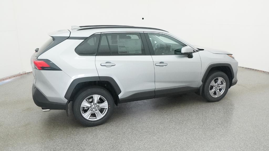 2025 Toyota RAV4 XLE photo 3