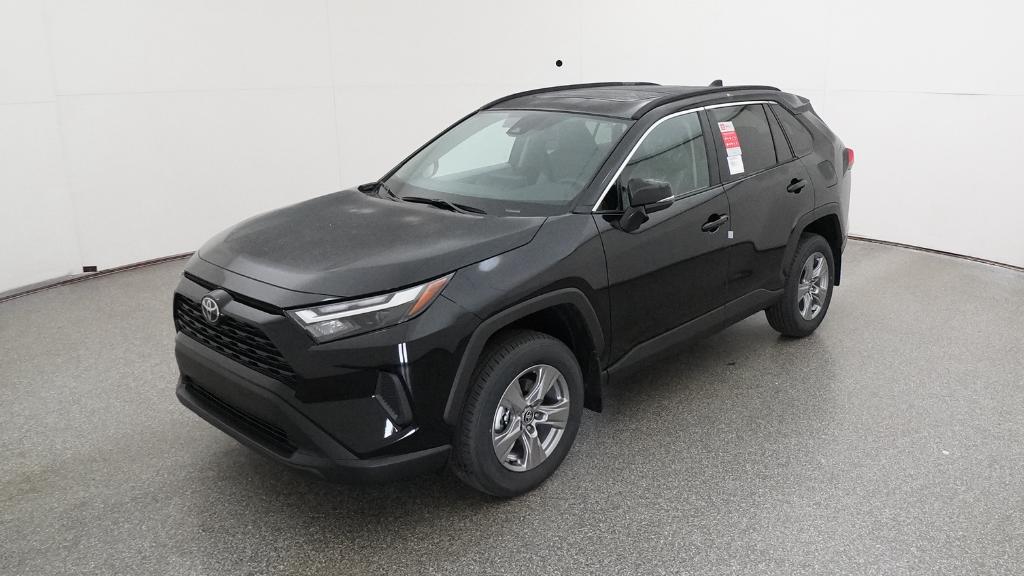 2025 Toyota RAV4 XLE's photo